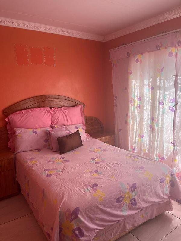 4 Bedroom Property for Sale in Montshioa North West